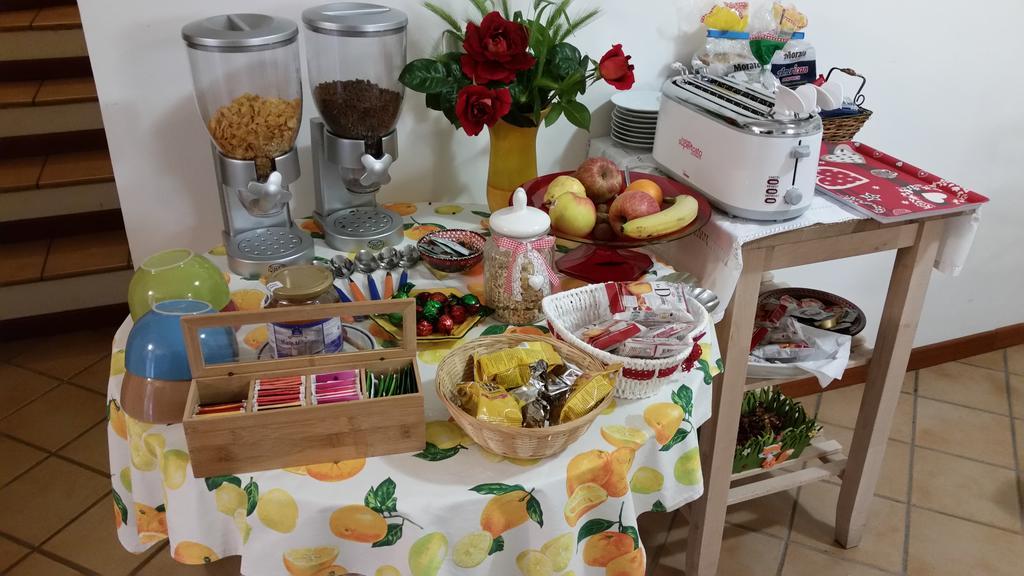 A Due Passi Dal Mare B&B 努马纳 外观 照片