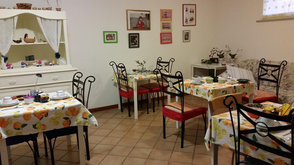 A Due Passi Dal Mare B&B 努马纳 外观 照片