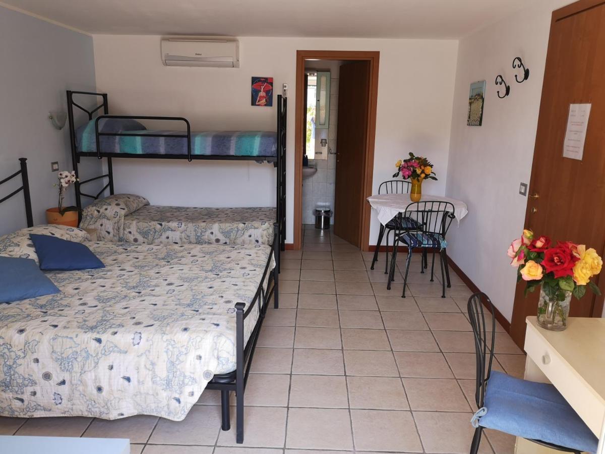 A Due Passi Dal Mare B&B 努马纳 外观 照片