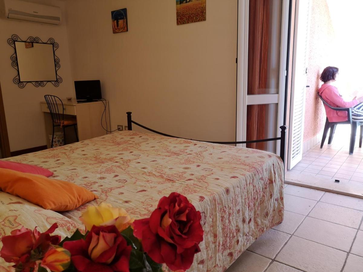 A Due Passi Dal Mare B&B 努马纳 外观 照片