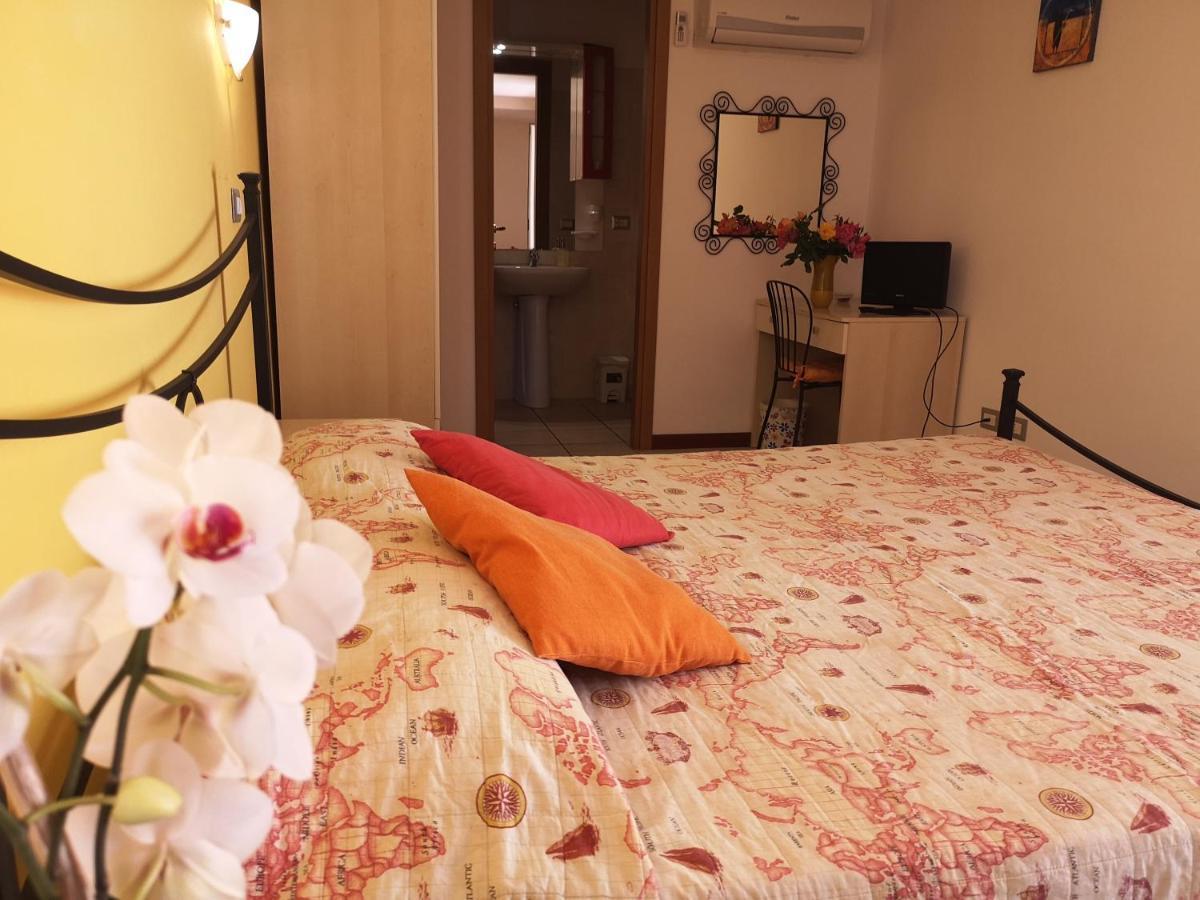 A Due Passi Dal Mare B&B 努马纳 外观 照片