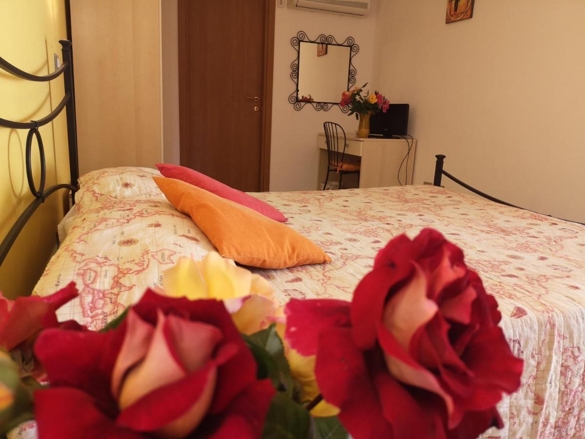 A Due Passi Dal Mare B&B 努马纳 外观 照片