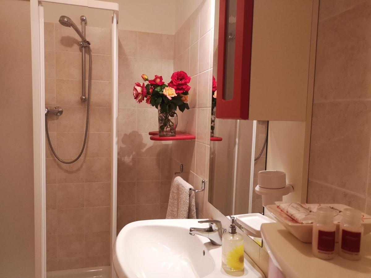 A Due Passi Dal Mare B&B 努马纳 外观 照片